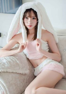 嗯啊边走边做h楼梯的小视频_1080P免费观看韩国
